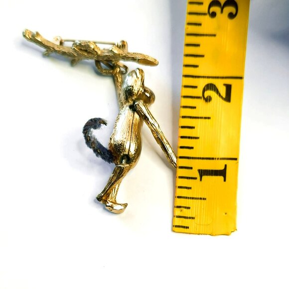 Vintage PAN Jewelry Monkey Hanging From Branch Brooch Pin Gold-Tone - Picture 4 of 4